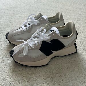 New Balance 327 (Women’s 5.5)